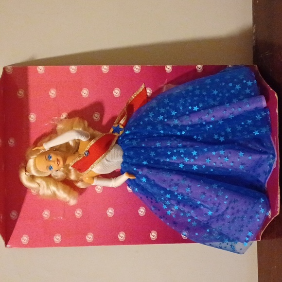 Vintage Unicef Barbie Set - Picture 8 of 16